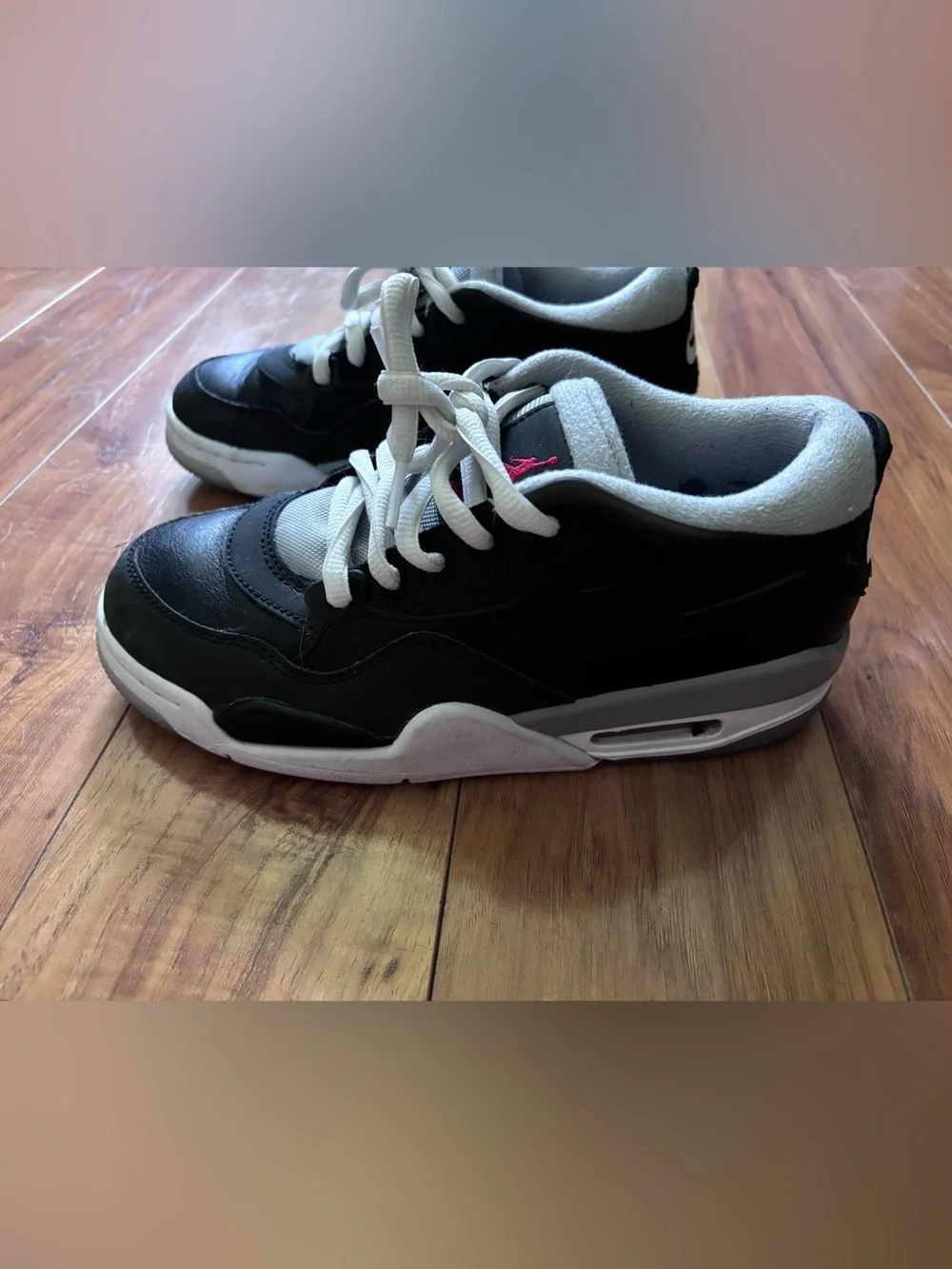 Jordan Low Top Sneakers in Black, Gray & white. Sz 6Y